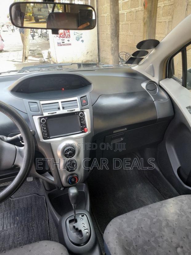 Toyota Yaris 2010 Silver