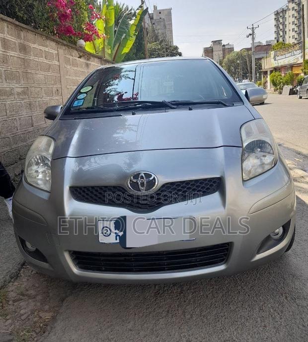 Toyota Yaris 2010 Silver