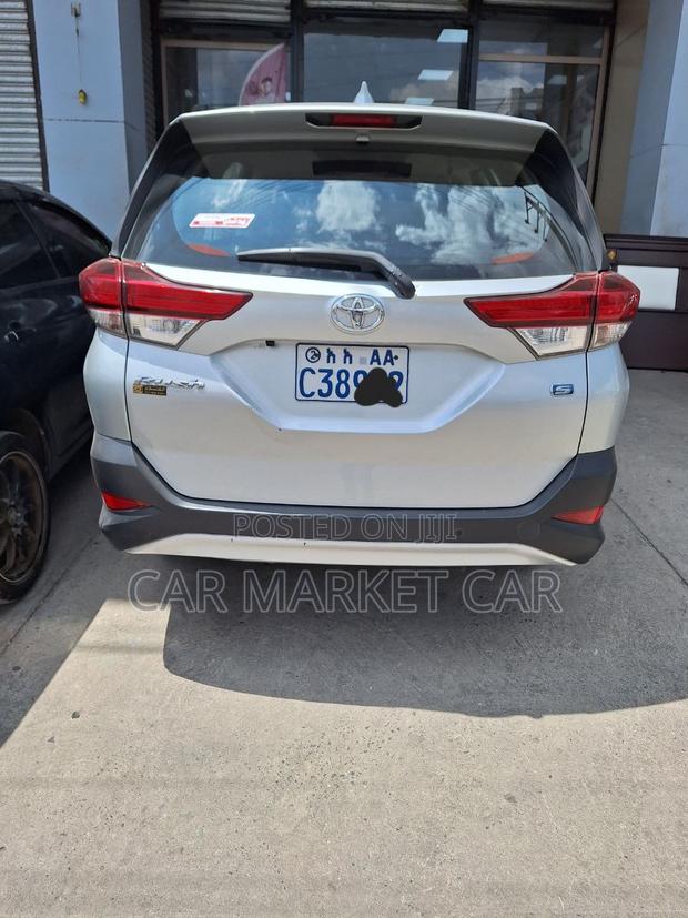 Toyota Rush 2023 Silver
