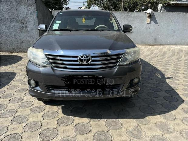 Toyota Fortuner 2012 Black