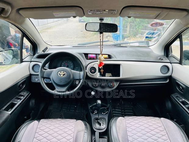 Toyota Yaris 2011 Black