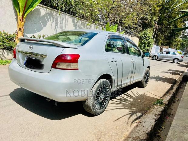 Toyota Belta 2010 Silver
