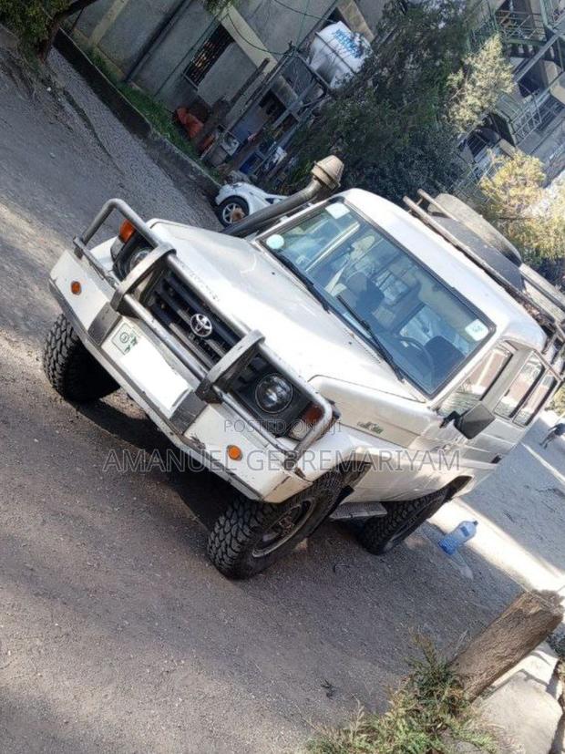 Toyota Land Cruiser 2006 White