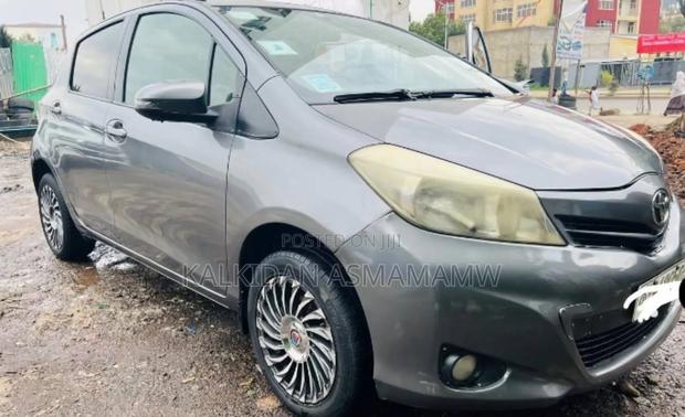 Toyota Yaris 2011 Gray