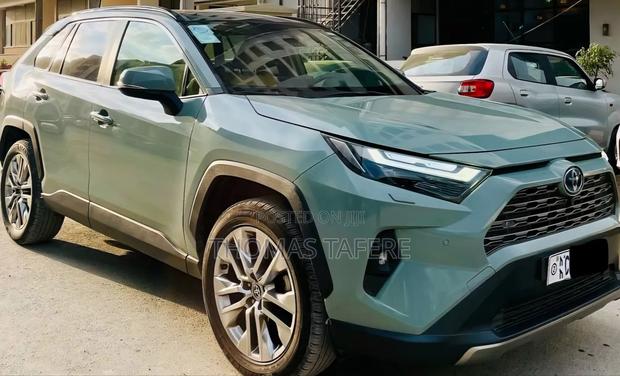 Toyota RAV4 2022 Green