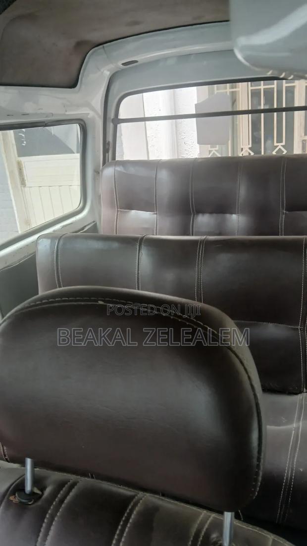 Mitsubishi Mirage 2000 Gray