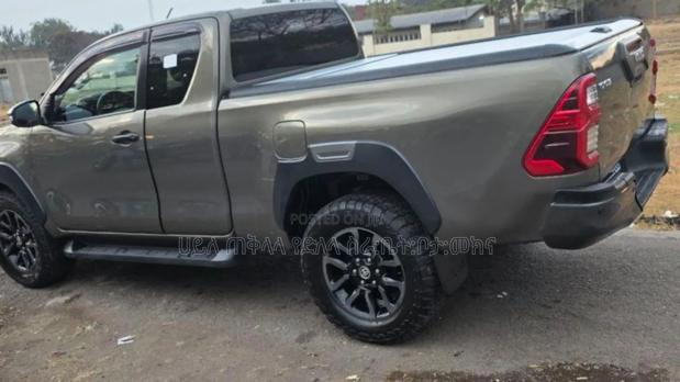 Toyota Hilux 2021 Maroon