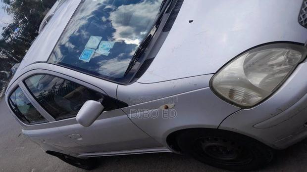 Toyota Vitz 2003 Silver