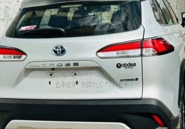 New Toyota Corolla Cross Hybrid 2025 White