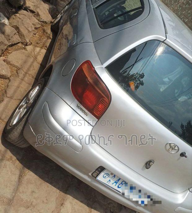 Toyota Vitz 2004 Silver