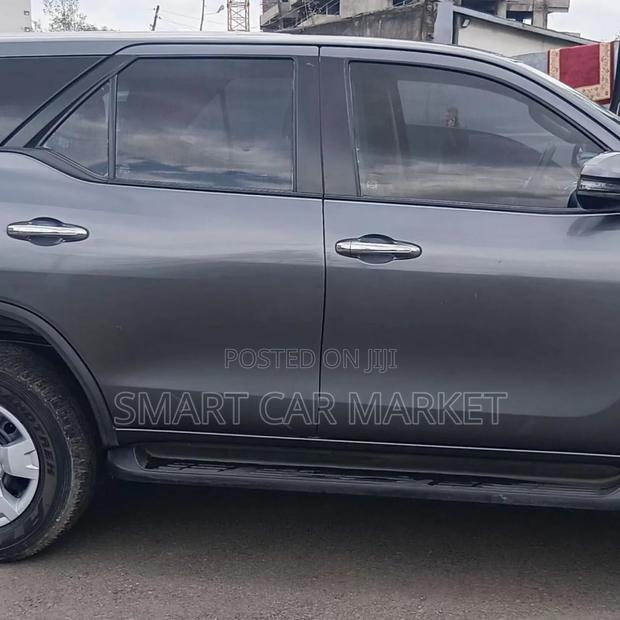 Toyota Fortuner 2022 Black