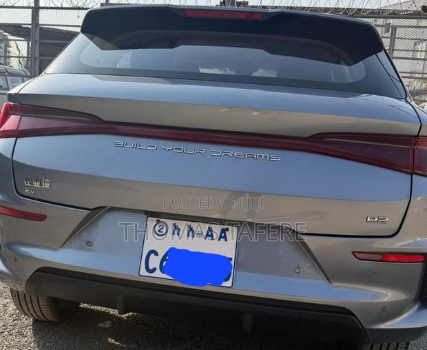 BYD E2 43 kWh 94 hp FWD 2025 Silver