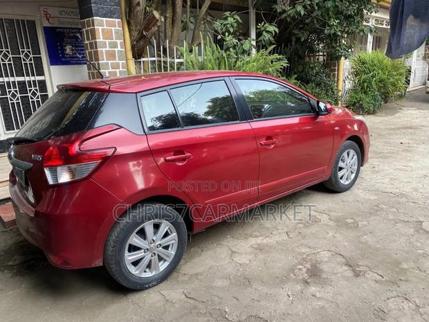 Toyota Yaris L Hatchback 5dr 2015 Burgundy
