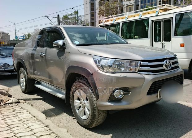 Toyota Hilux 2018 Gray