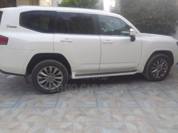 Toyota Land Cruiser 2022 White