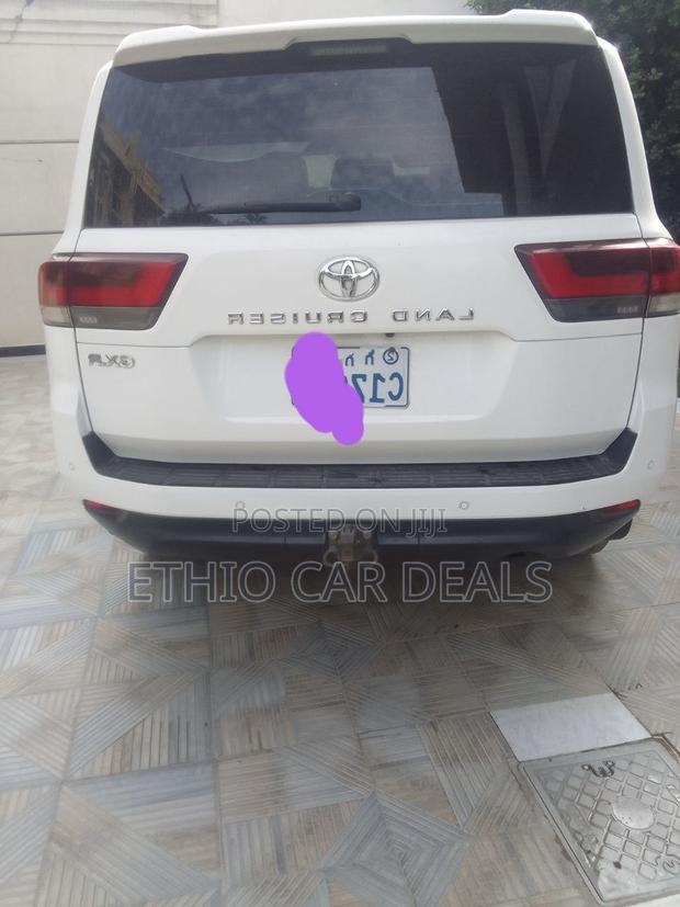 Toyota Land Cruiser 2022 White