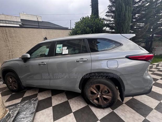 Toyota Highlander Hybrid 2024 Teal