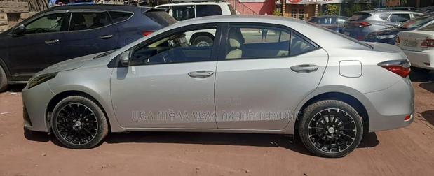 Toyota Corolla 2017 Silver
