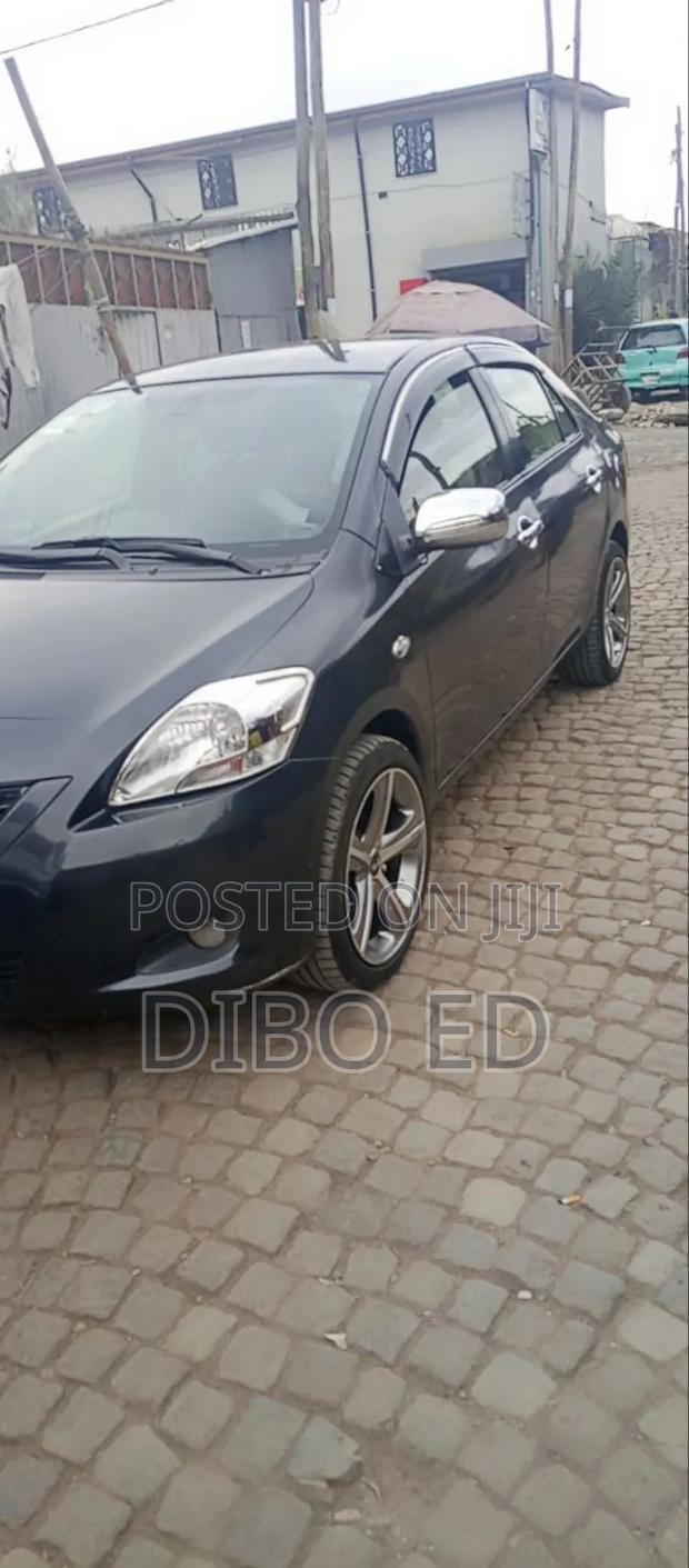 Toyota Yaris L Hatchback 5dr 2013 Black