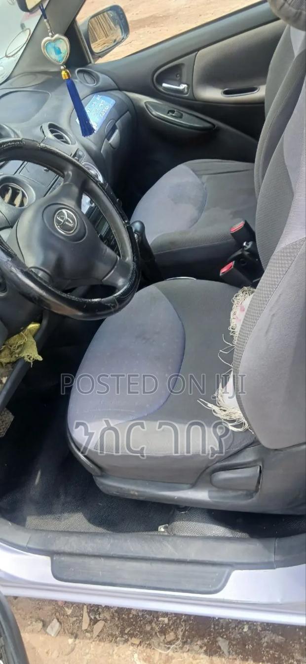 Toyota Vitz 2003 Silver