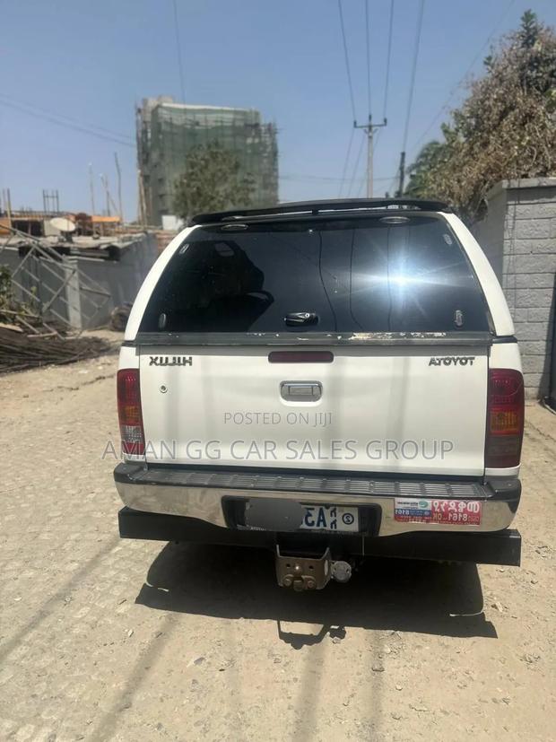 Toyota Hilux 2010 White