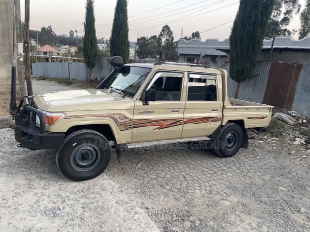 Toyota Land Cruiser 2020 Gold