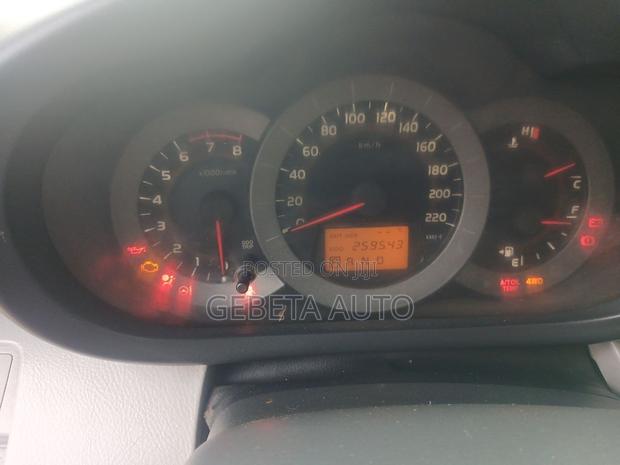 Toyota RAV4 2011