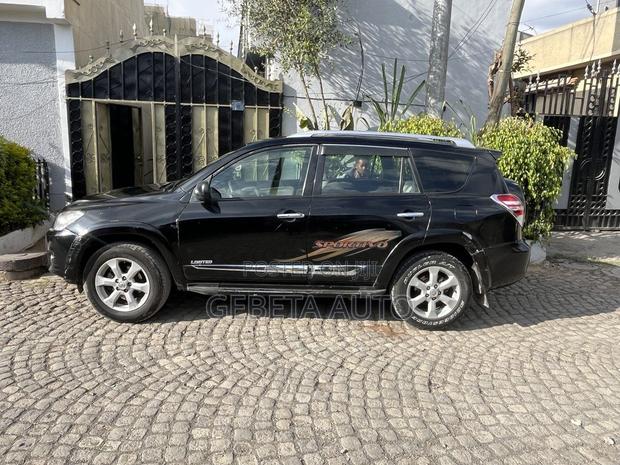 Toyota RAV4 2011