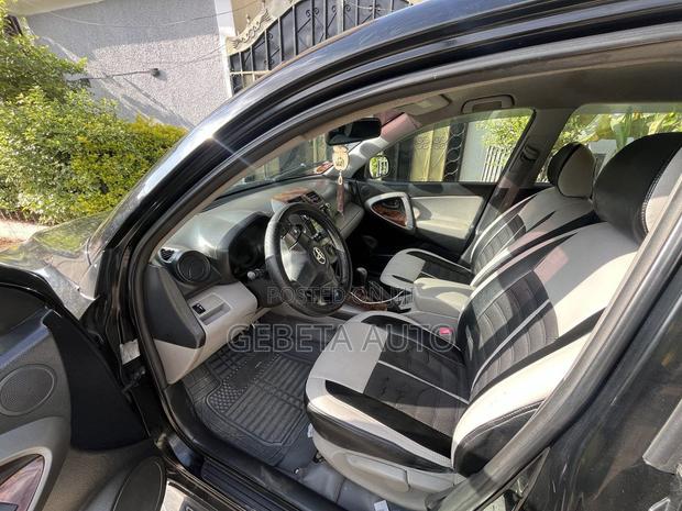 Toyota RAV4 2011