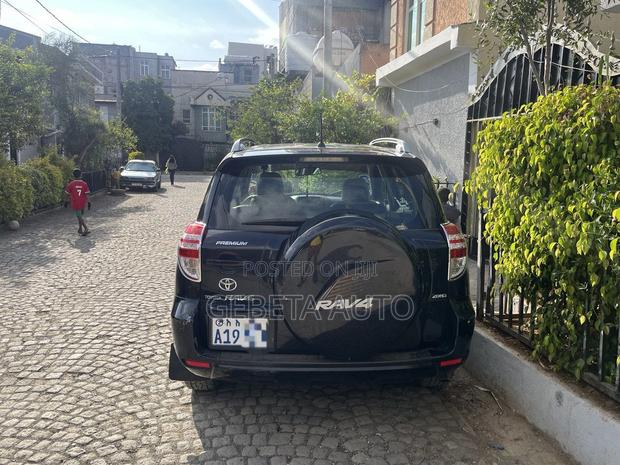 Toyota RAV4 2011