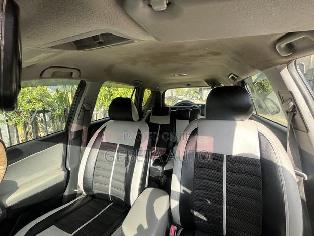 Toyota RAV4 2011