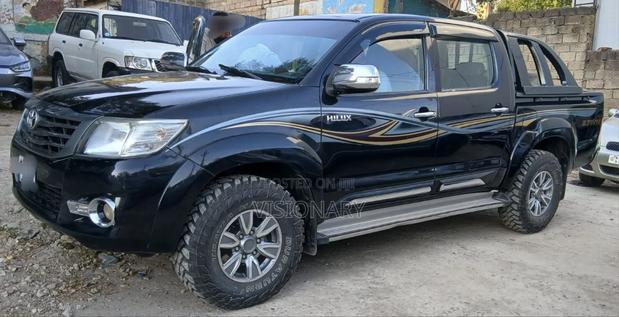 Toyota Hilux 2013 Black