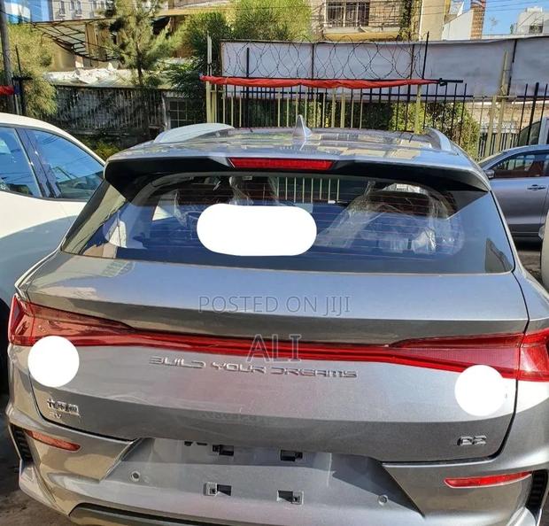 New BYD E2 43 kWh 94 hp FWD 2025 Silver