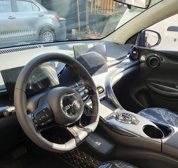 New BYD E2 43 kWh 94 hp FWD 2025 Silver