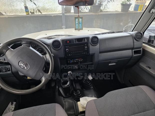 Toyota Land Cruiser 2014 White