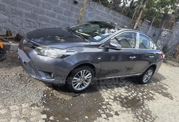 Toyota Yaris 2016 Black