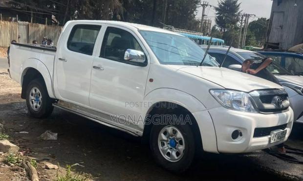Toyota Hilux 2008 White
