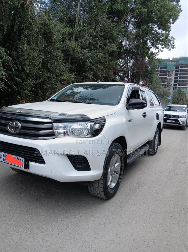 Toyota Hilux 2019 White