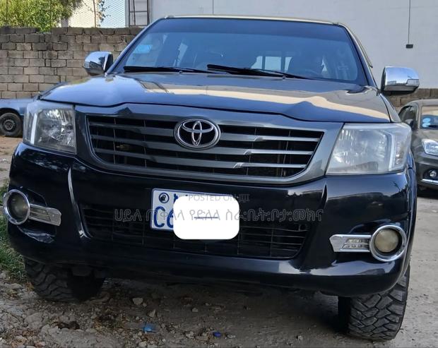 Toyota Hilux 2013 Matt Black