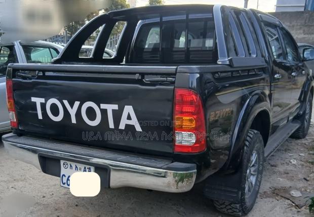 Toyota Hilux 2013 Matt Black