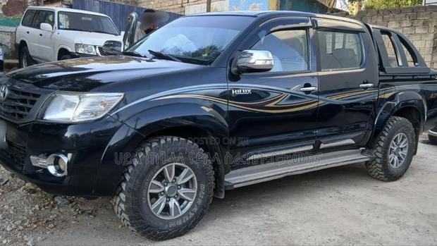 Toyota Hilux 2013 Matt Black
