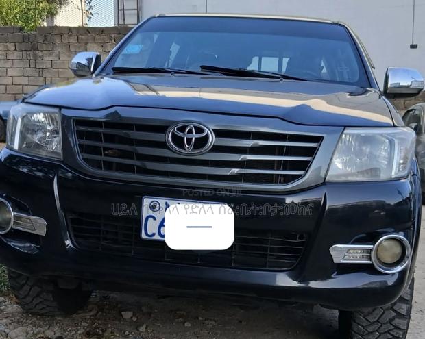 Toyota Hilux 2013 Matt Black