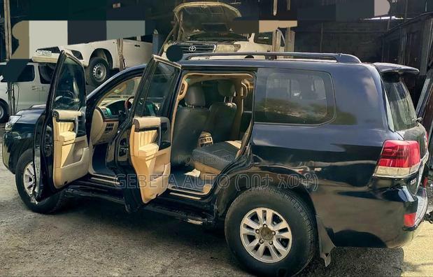 Toyota Land Cruiser 2012