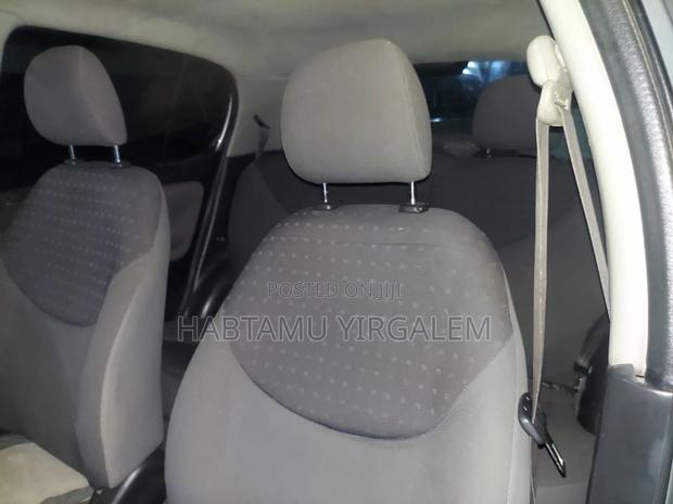 Toyota Vitz 2004 Silver
