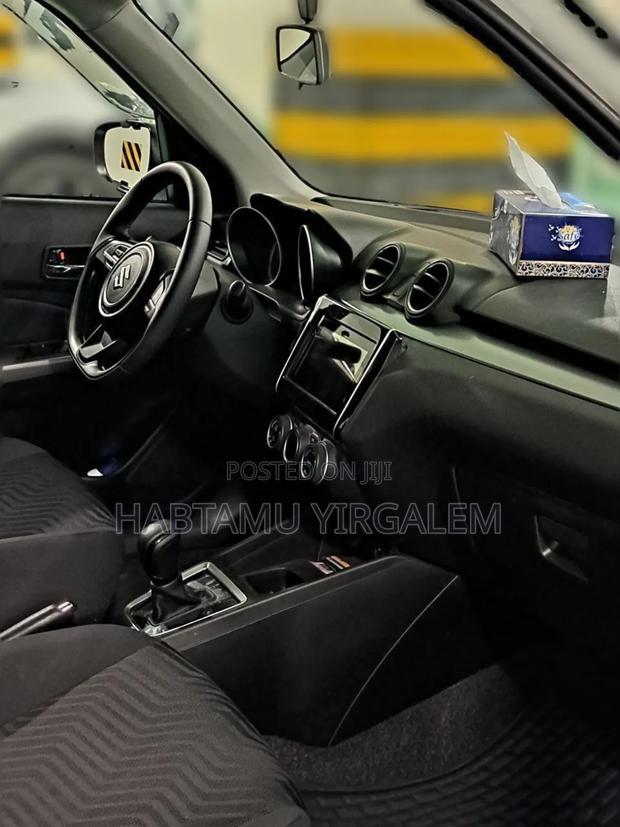 Suzuki Swift 2022 Gray