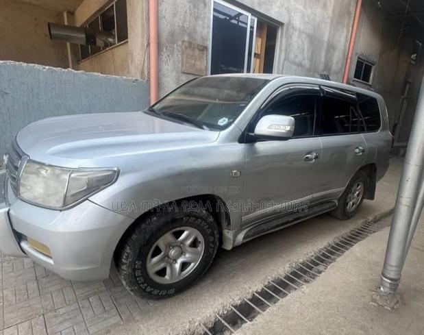 Toyota Land Cruiser 2011 Silver