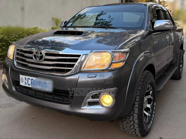 Toyota Hilux 2013 Matt Black