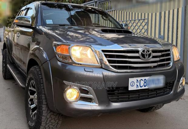 Toyota Hilux 2013 Matt Black