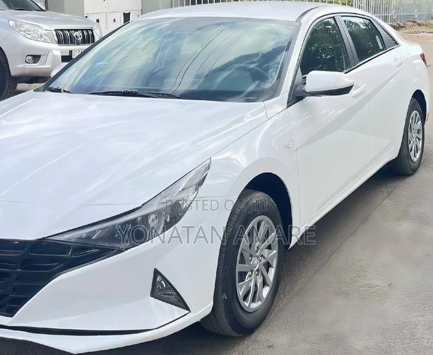 Hyundai Avante 2022 White