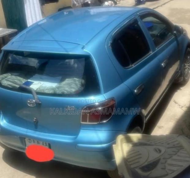 Toyota Vitz 2002 Blue